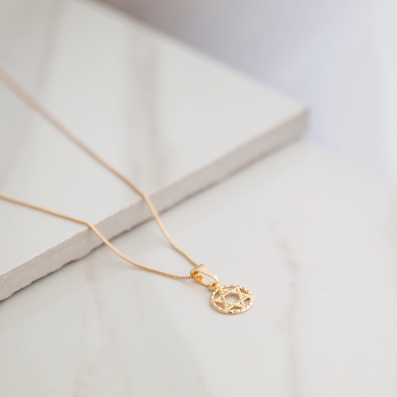 Star of David Necklace | 18k Gold Filled - Picture 4 of 7